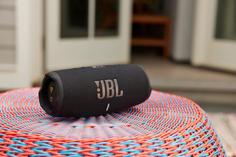 220722_jbl_aw_shot_03_exterior_charge5wifi__1351_x1_1-800x534-1